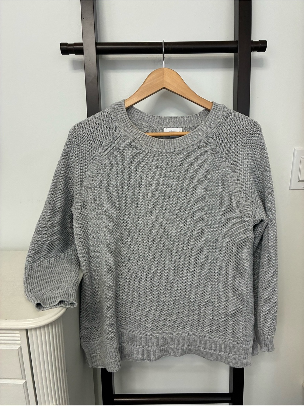 Old Navy fitted Grey Crewneck Textured Sweater. Size XL. Soft cotton blend